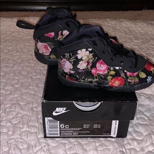 Lil posite one floral